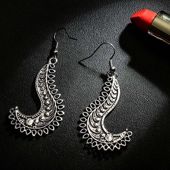 Any 4/$25! Boho Antiqued Silver Feather Drop Earrings - Picture 5 of 10